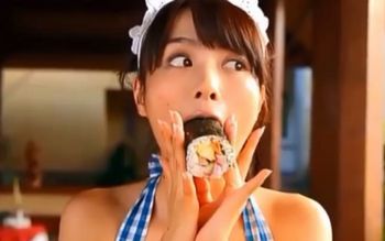 内田理央　いつもより太い！ぶっとい巻き寿司を咥える顔がエロい！！