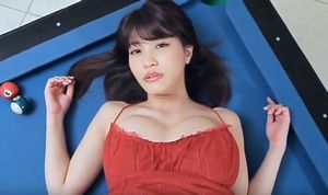 岸明日香　セクシードレスで美巨乳ボディを見せつける