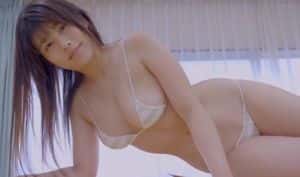 ちとせよしの　むっちりHカップのエロボディを教室で見せる