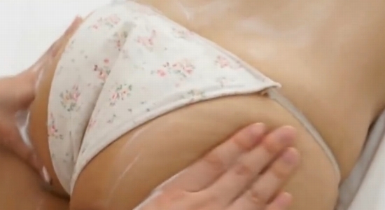 辰巳シーナ お尻と足ツボマッサージで悶えちゃいます