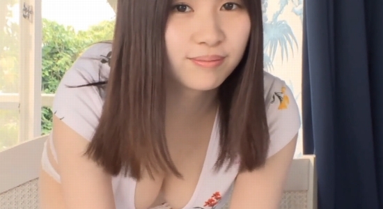 池田ゆうな ノーブラおっぱいでアメ舐めやバランスボール