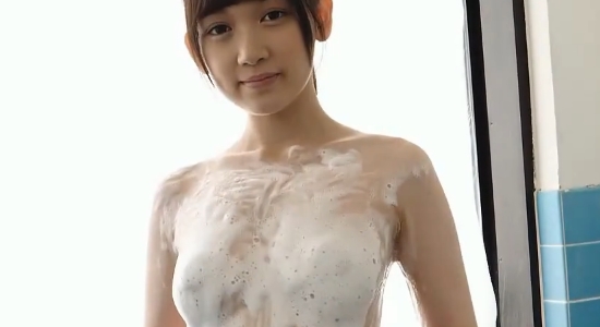 七瀬めい さり気なくプクッとしている泡ブラおっぱい