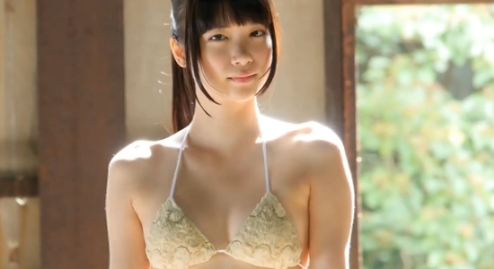 佐々木絵里 木漏れ日を浴びるキメの細かい色白ボディ