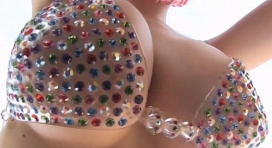 鷹羽澪 下乳横乳丸出しになってるエッチなおっぱい