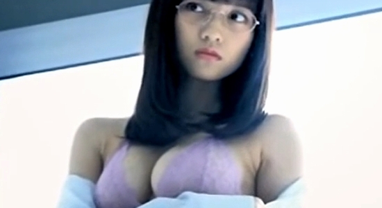 桃月なしこ 下着に包まれた色白モチモチ美巨乳